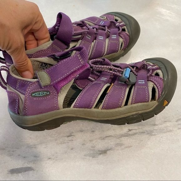 Keen Newport H2 Sandals purple Big Kids Girls 4 - Picture 2 of 7